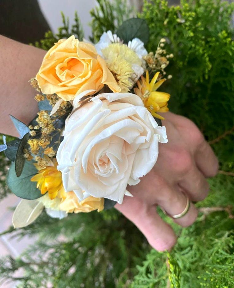 Pulsera-flores-preservadas-Earrach-1.jpg Pulsera-flores-preservadas-Earrach-1.jpg